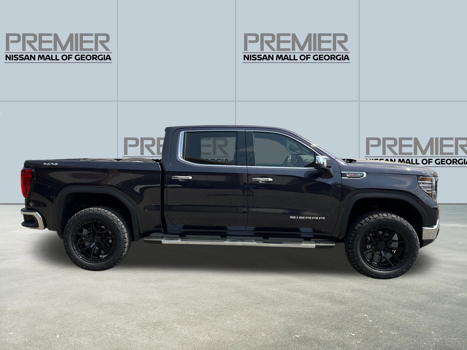 Used 2022 GMC Sierra 1500 SLT w/ SLT Premium Plus Package image 4