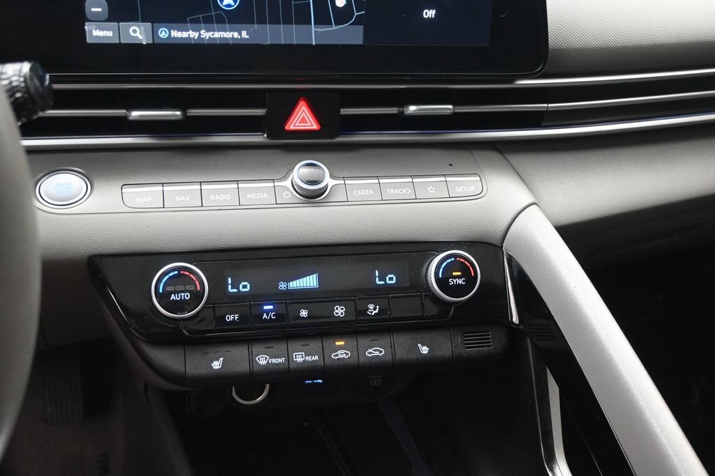 Used 2025 Hyundai Elantra SEL FWD image 17