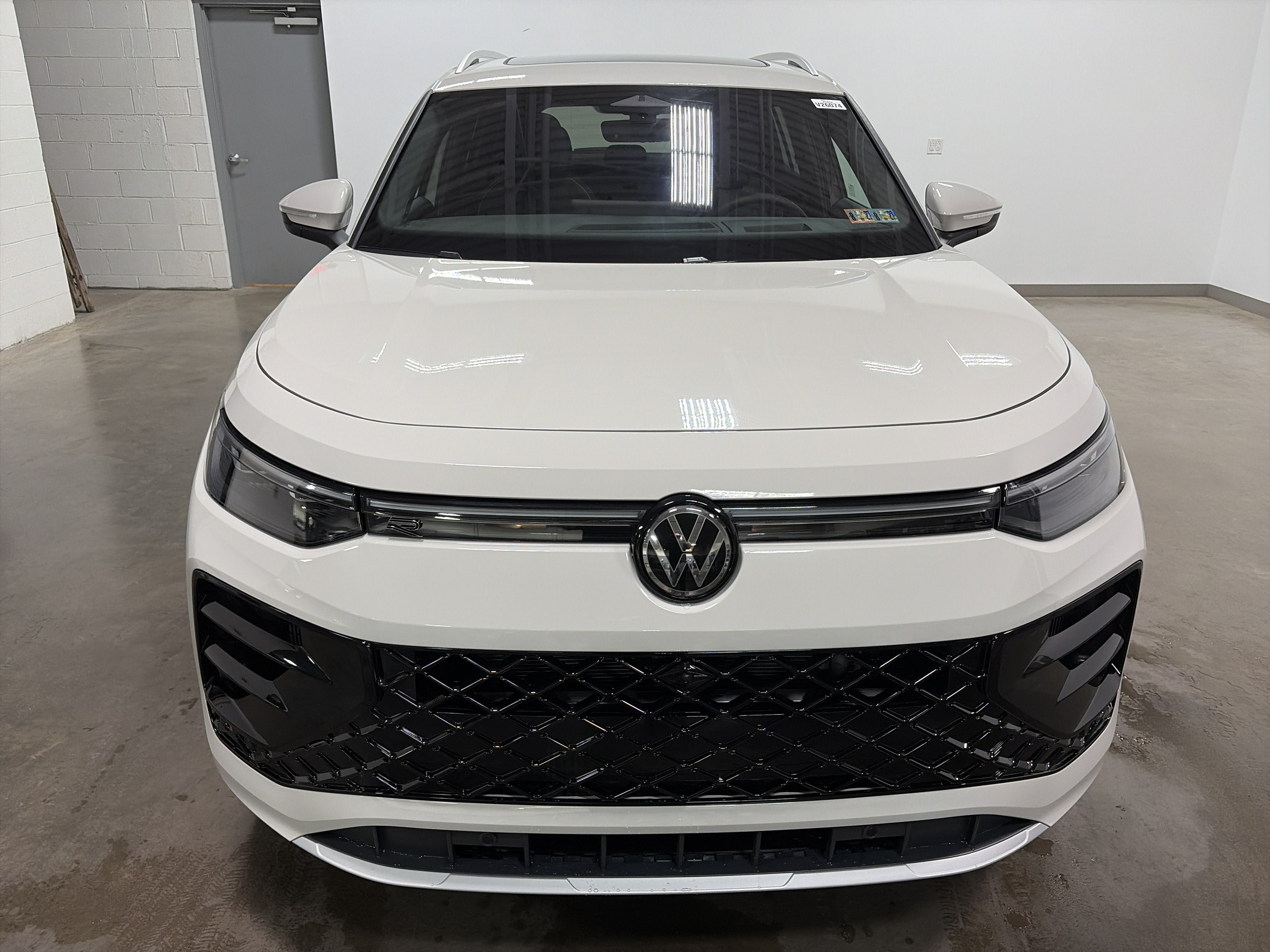 New 2026 Volkswagen Tiguan SEL R-Line AWD/4WD video 3