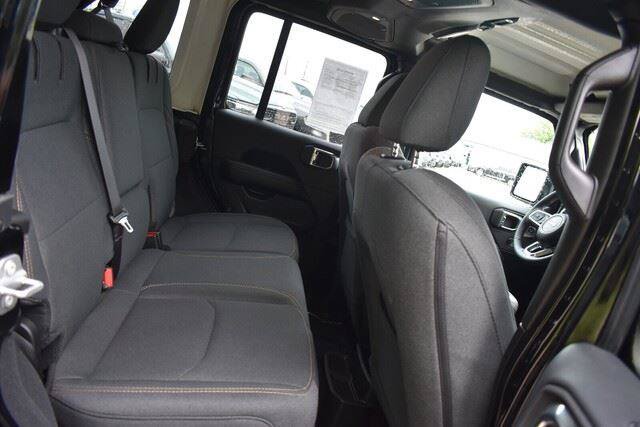 Used 2025 Jeep Wrangler Sahara 4xe AWD/4WD image 19