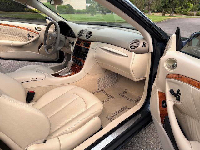 Used 2005 Mercedes-Benz CLK 320 Coupe image 22