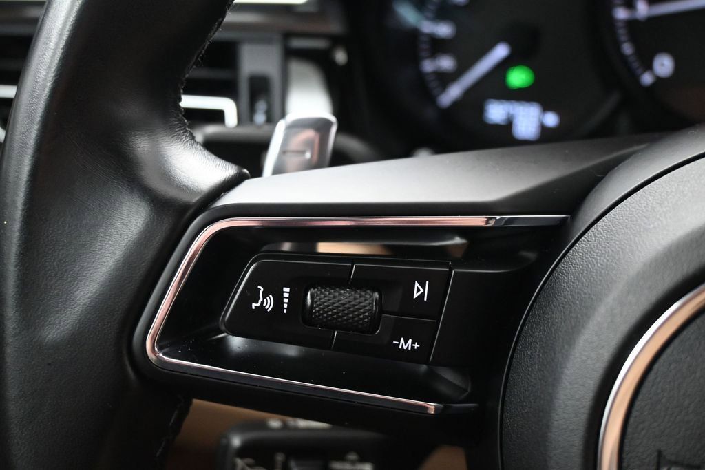 Certified 2023 Porsche Macan AWD/4WD image 22