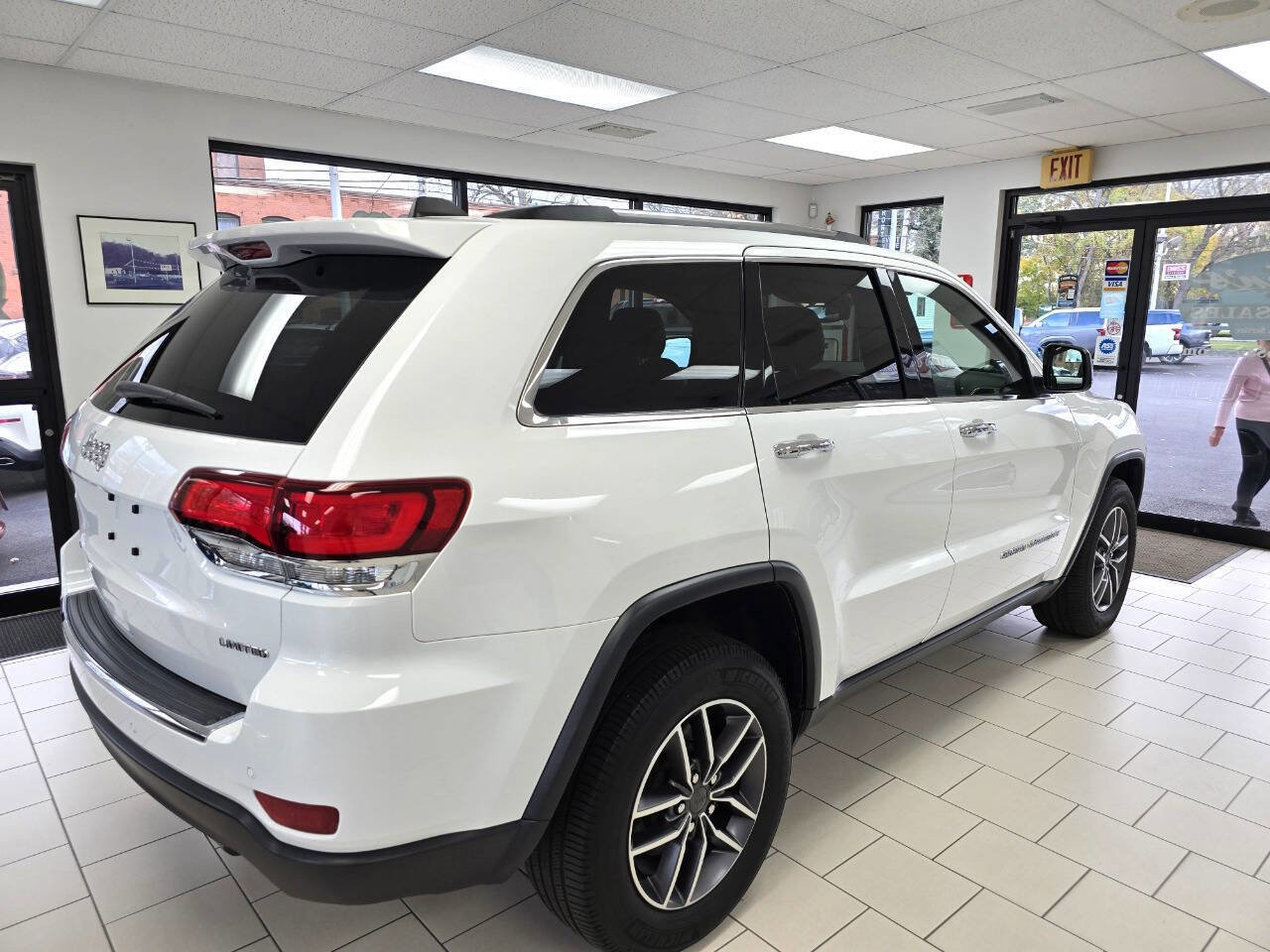 Used 2021 Jeep Grand Cherokee Limited w/ Premium Lighting Group image 6