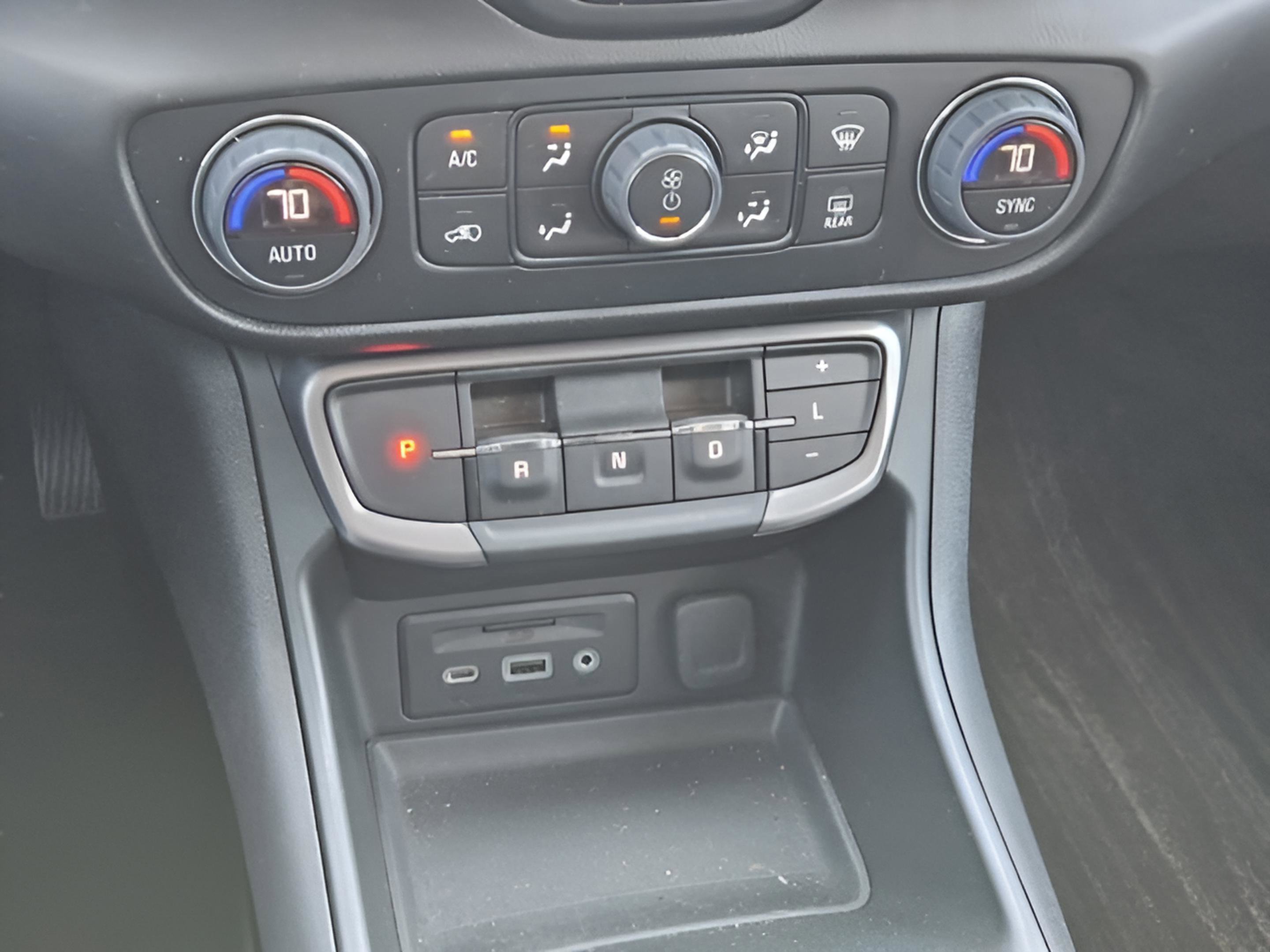 Used 2022 GMC Terrain AT4 w/ Infotainment Package II image 17