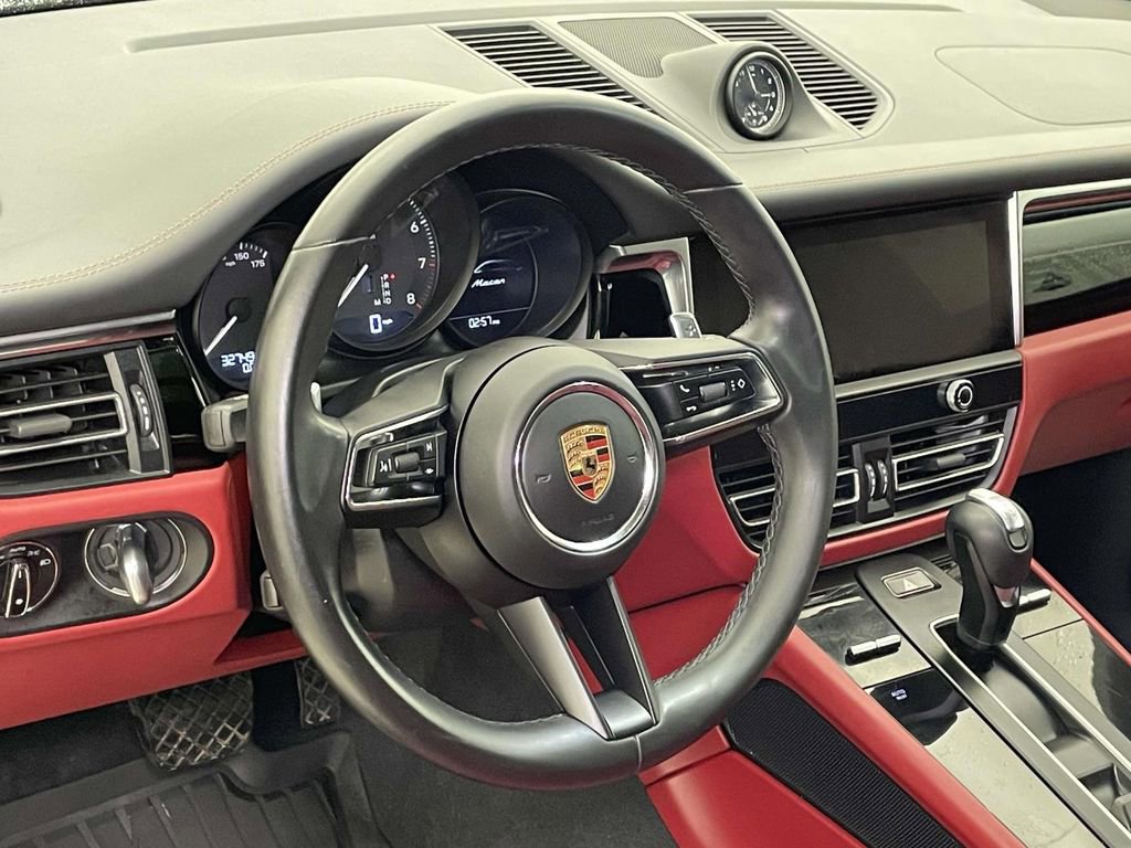 Used 2023 Porsche Macan image 4