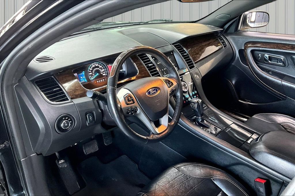 Used 2018 Ford Taurus Limited FWD image 16