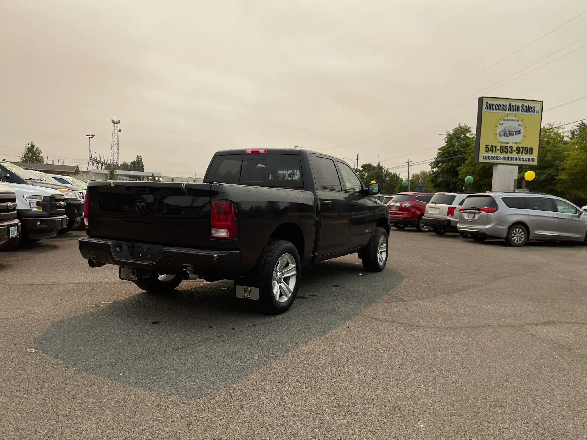 Used 2015 RAM 1500 Classic SLT w/ SLT Plus D￩cor Group image 3