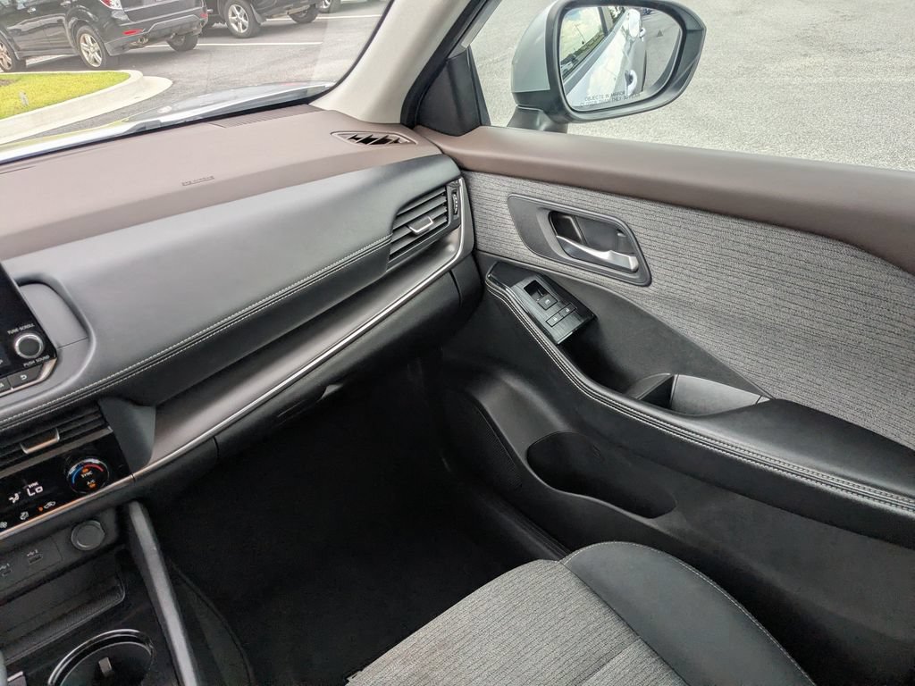 Used 2023 Nissan Rogue SV FWD image 17
