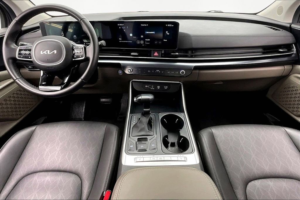Used 2025 Kia Carnival image 16