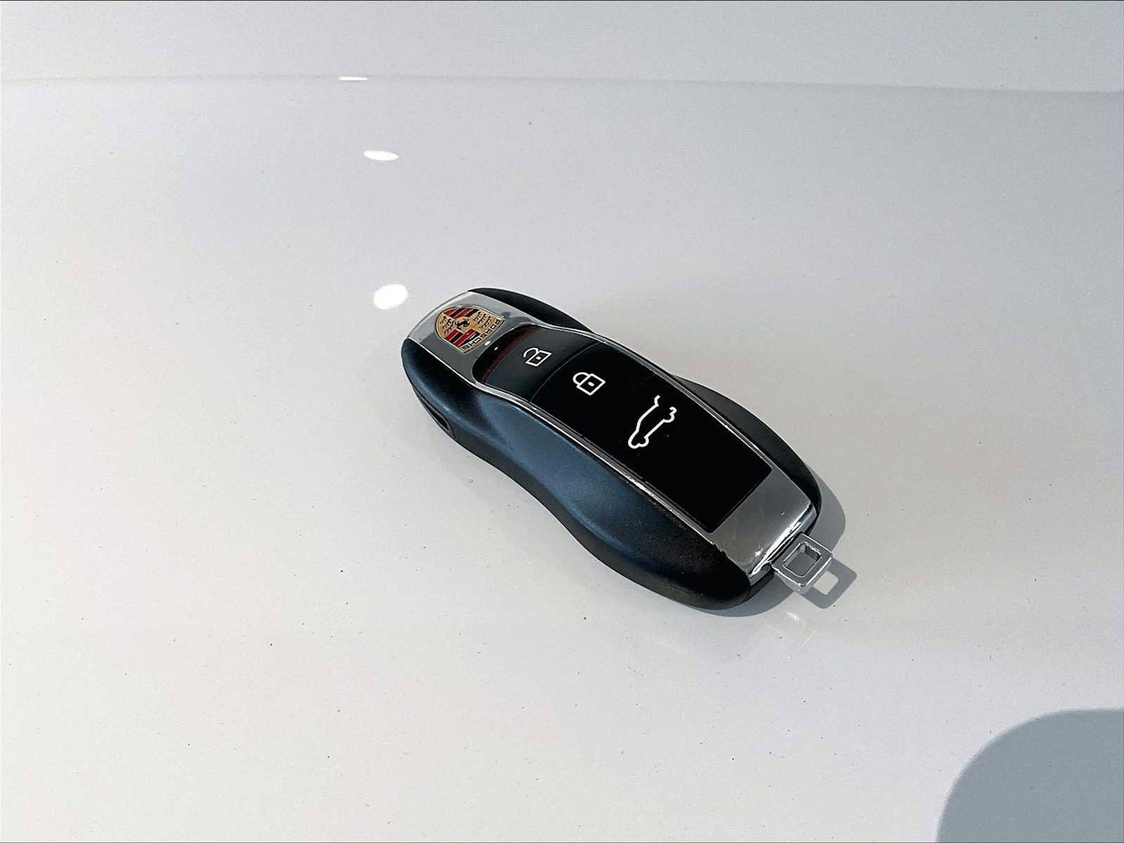 Used 2025 Porsche Macan image 34