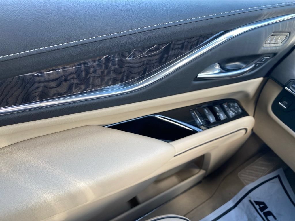 Used 2021 Cadillac Escalade Premium Luxury AWD/4WD image 28