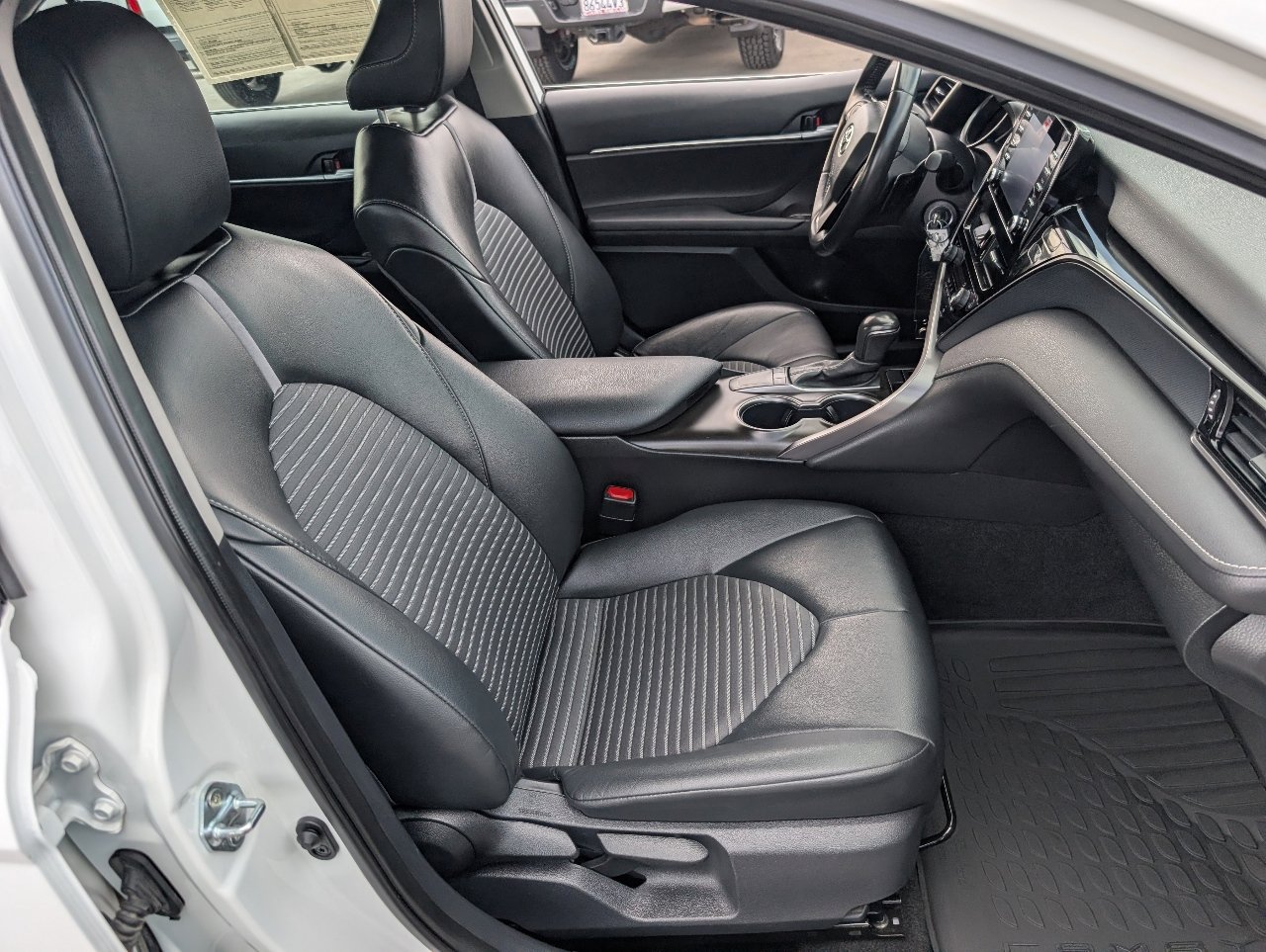 Used 2024 Toyota Camry SE FWD image 8