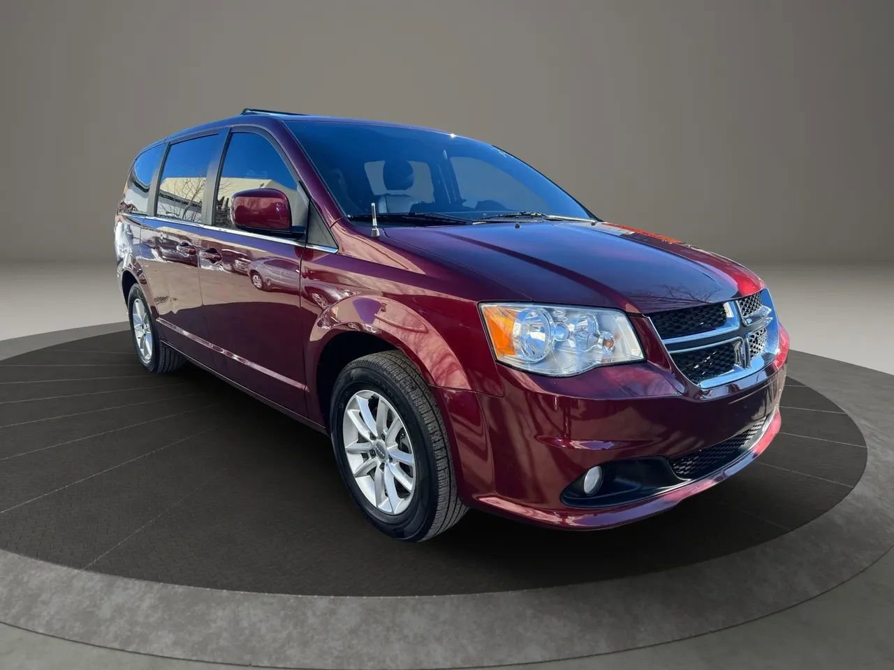 Used 2019 Dodge Grand Caravan SXT image 3