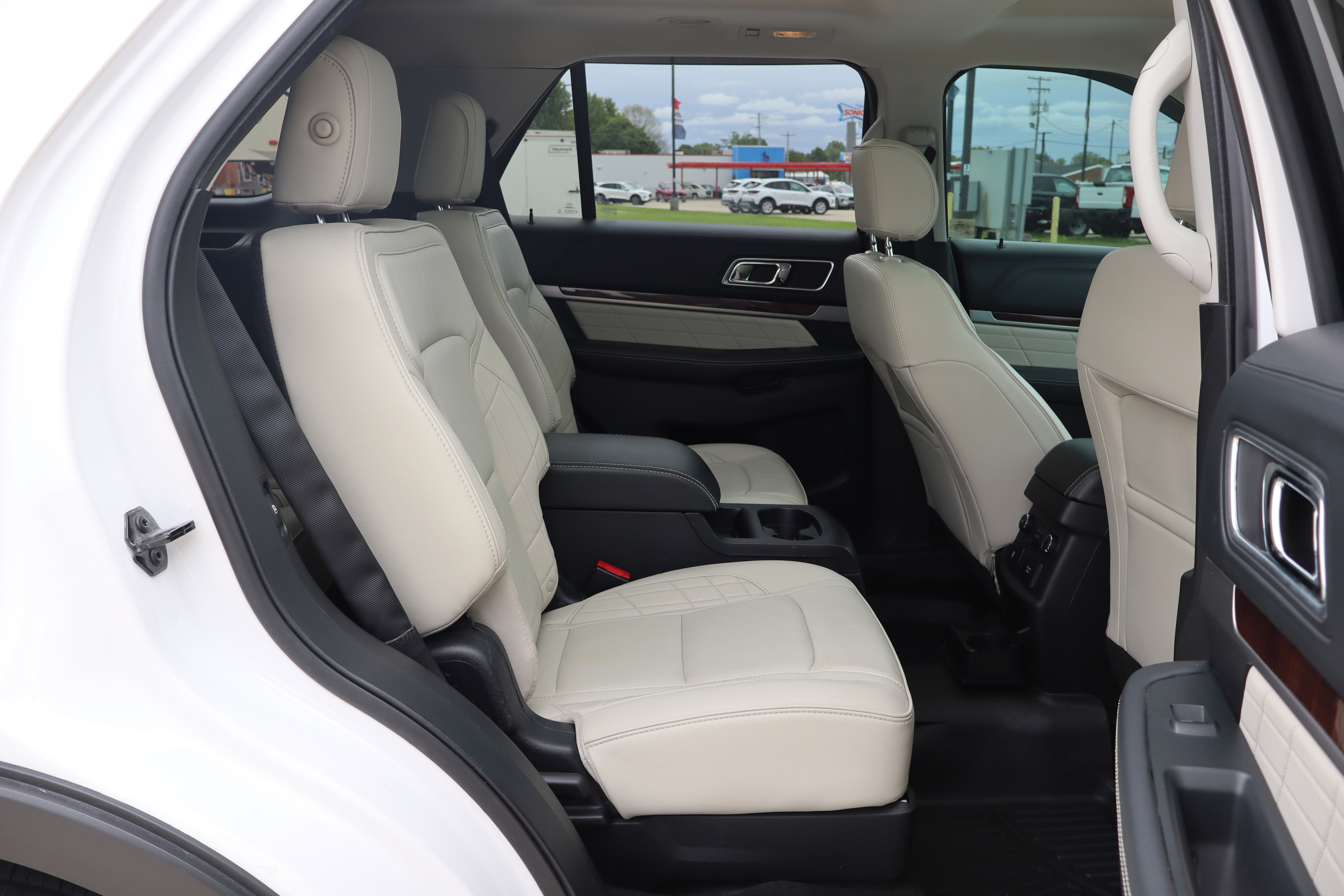 Used 2017 Ford Explorer Platinum AWD/4WD image 13