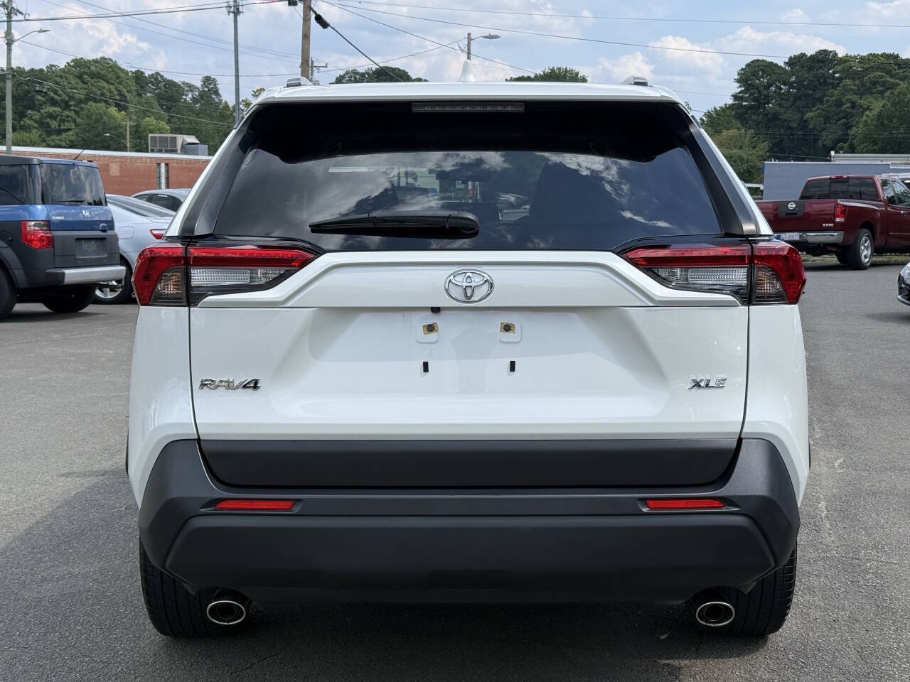 Used 2022 Toyota RAV4 XLE Premium FWD image 7