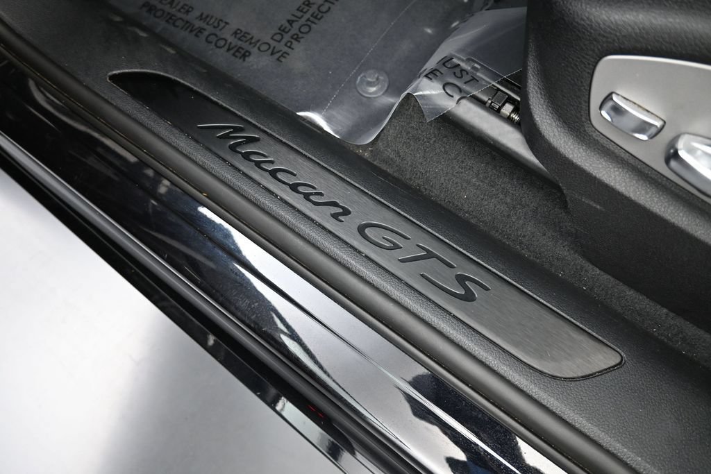 Certified 2024 Porsche Macan GTS AWD/4WD image 27