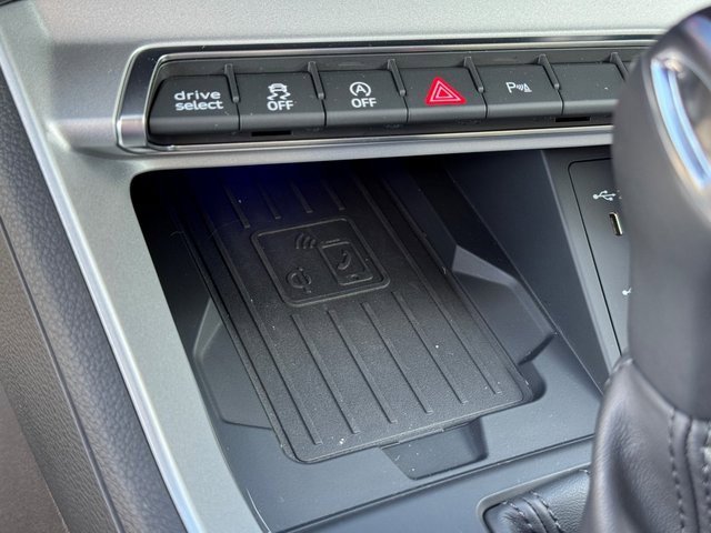 Certified 2025 Audi Q3 2.0T Premium Plus w/ Premium Plus Package image 30