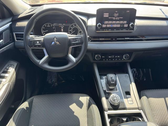 Used 2022 Mitsubishi Outlander ES image 14
