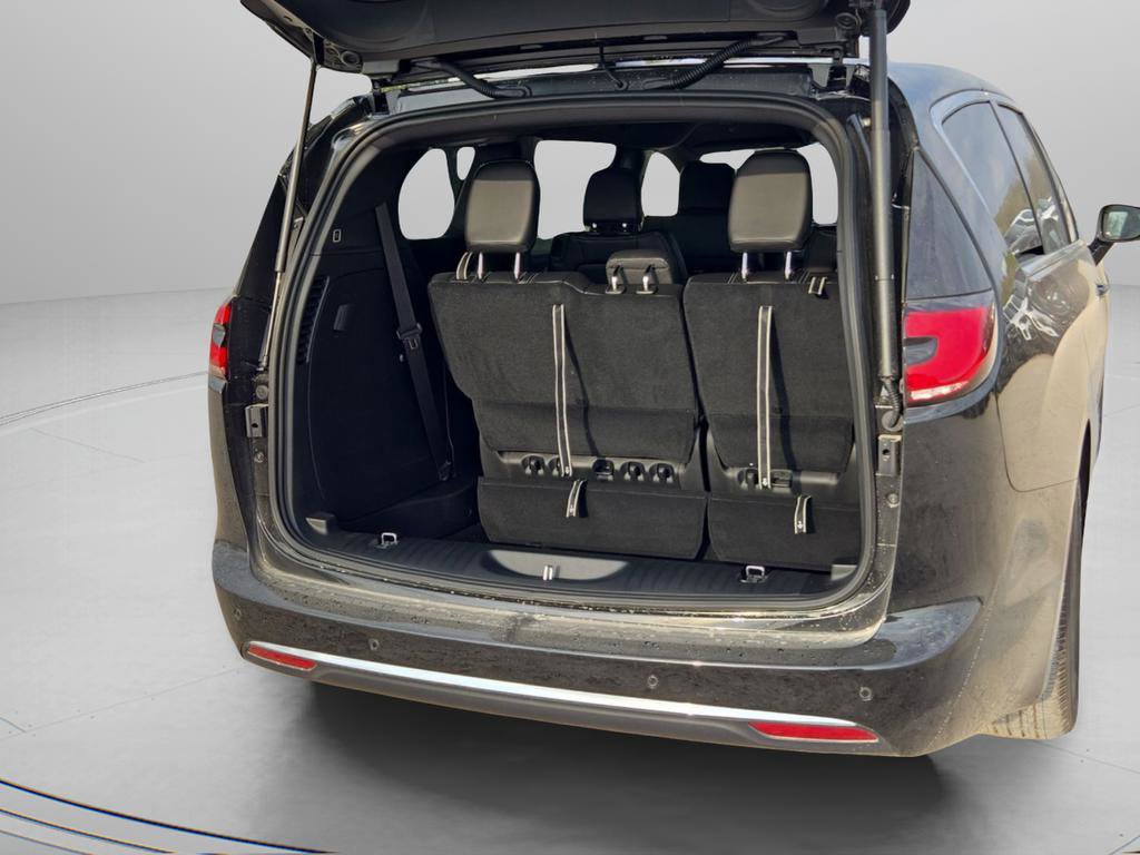 New 2026 Chrysler Pacifica Select FWD image 25