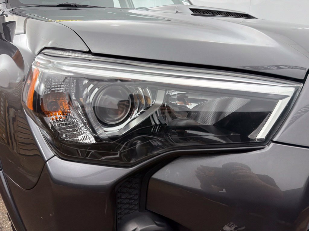 Used 2020 Toyota 4Runner Venture w/ Moonroof Package AWD/4WD image 31