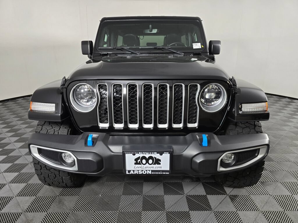 Used 2023 Jeep Wrangler Unlimited Sahara w/ Cold Weather Group AWD/4WD image 8