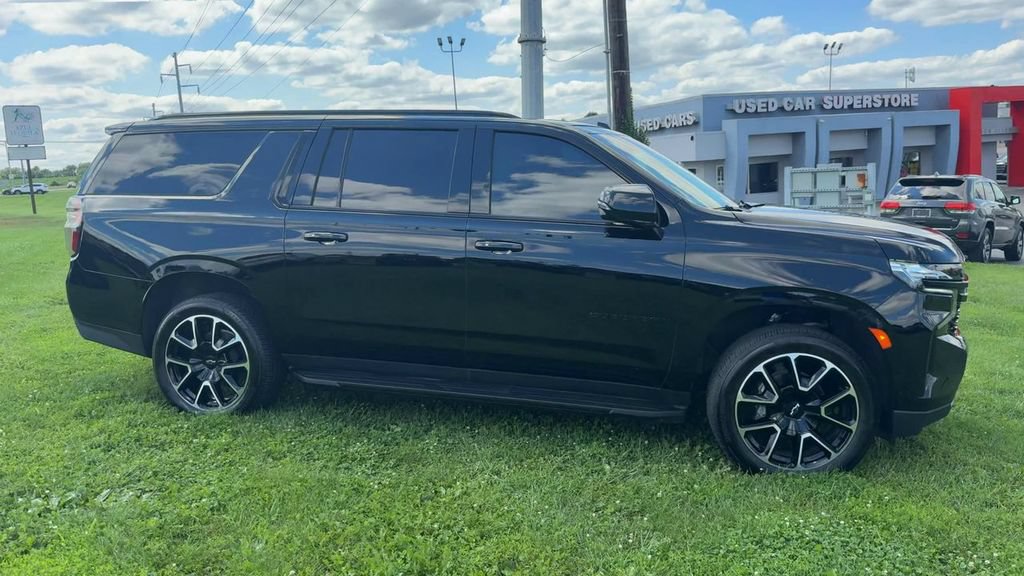 Used 2024 Chevrolet Suburban RST w/ Luxury Package AWD/4WD image 8
