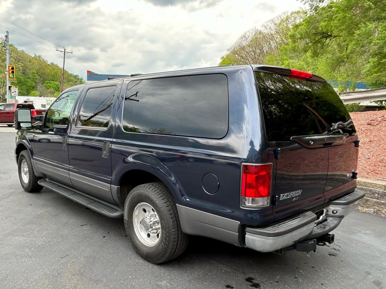 Used 2005 Ford Excursion XLT RWD image 3