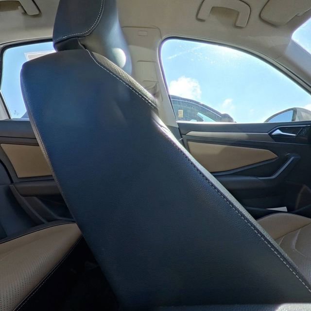 Used 2020 Volkswagen Jetta SEL Premium image 28