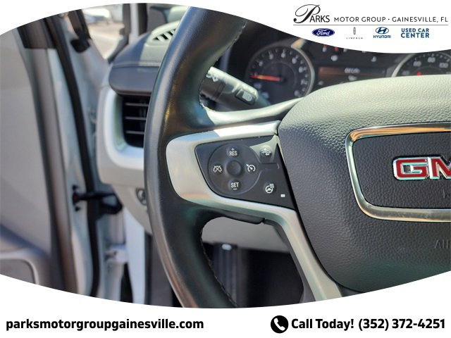 Used 2023 GMC Terrain SLT image 25