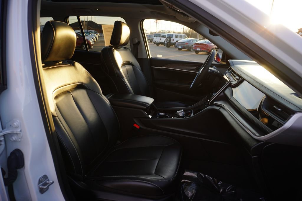 Used 2022 Jeep Grand Cherokee Limited 4xe image 26