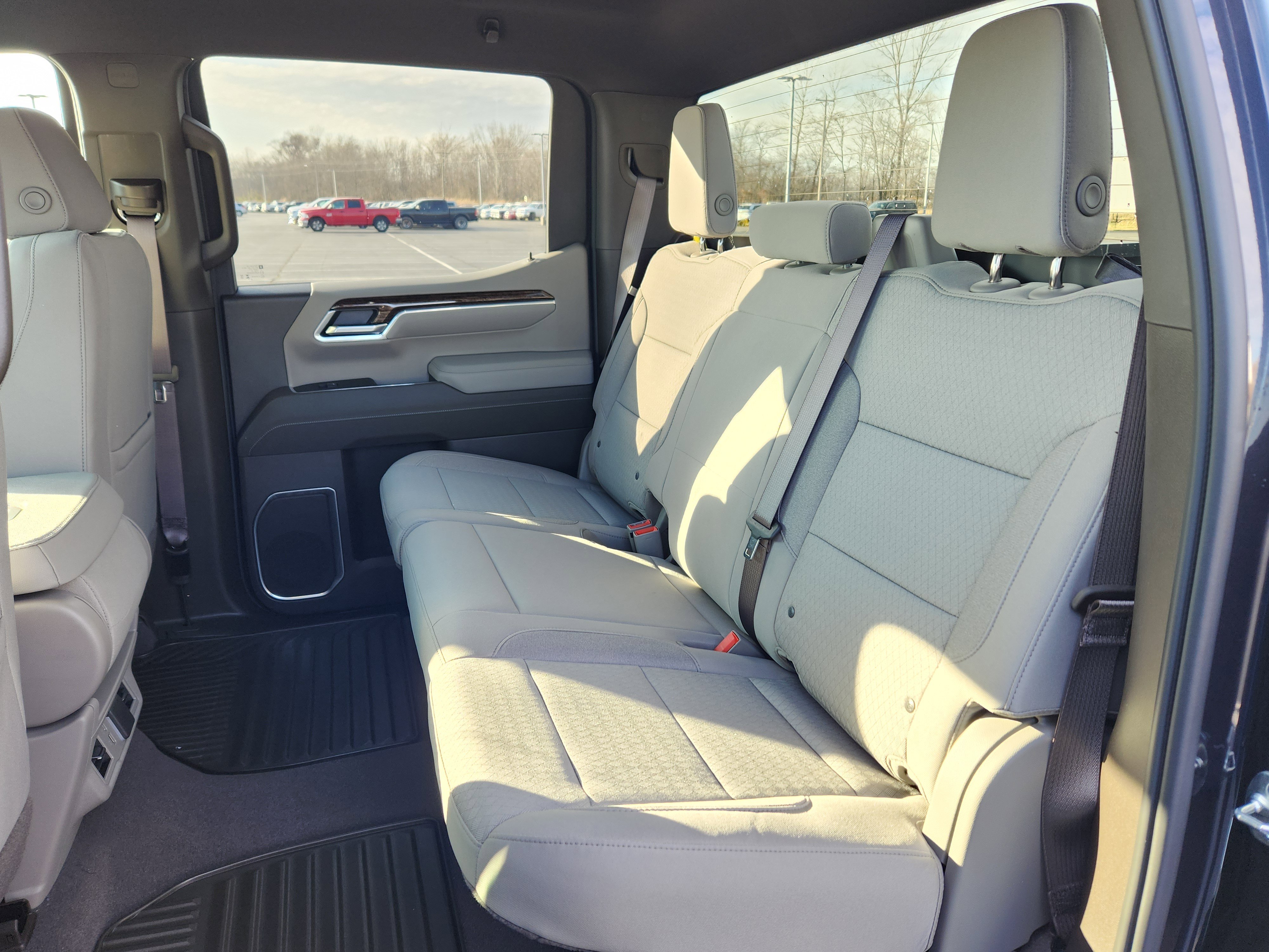 New 2026 GMC Sierra 1500 SLE image 8