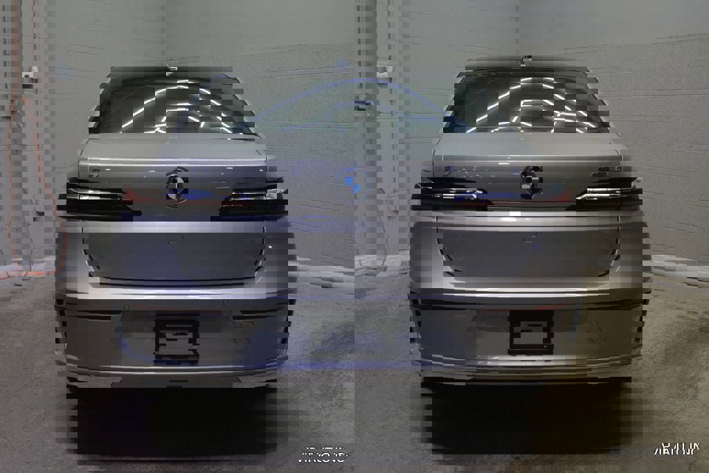 Used 2024 BMW i7 eDrive50 image 36