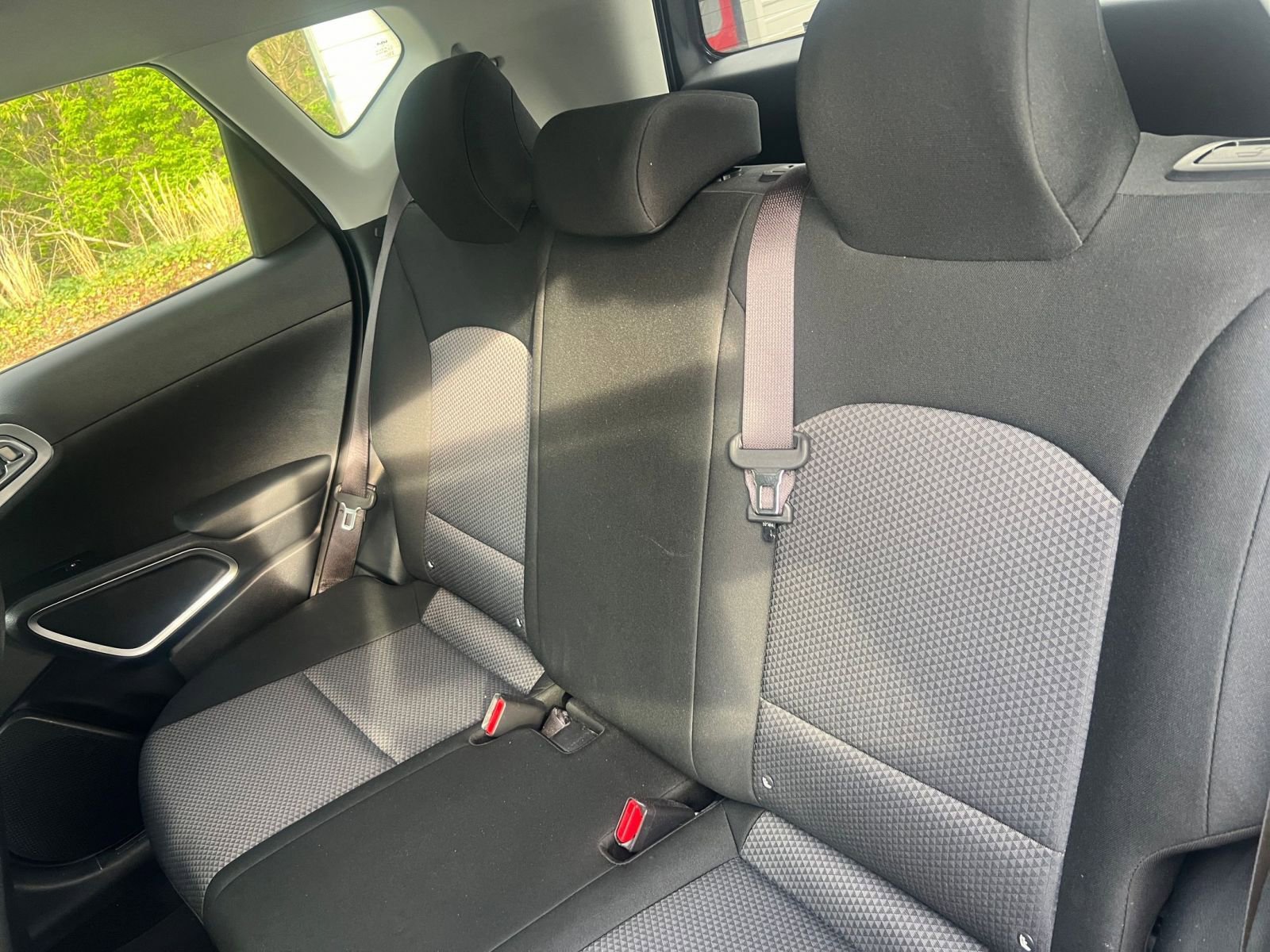 Used 2025 Kia Soul LX w/ LX Technology Package FWD image 33