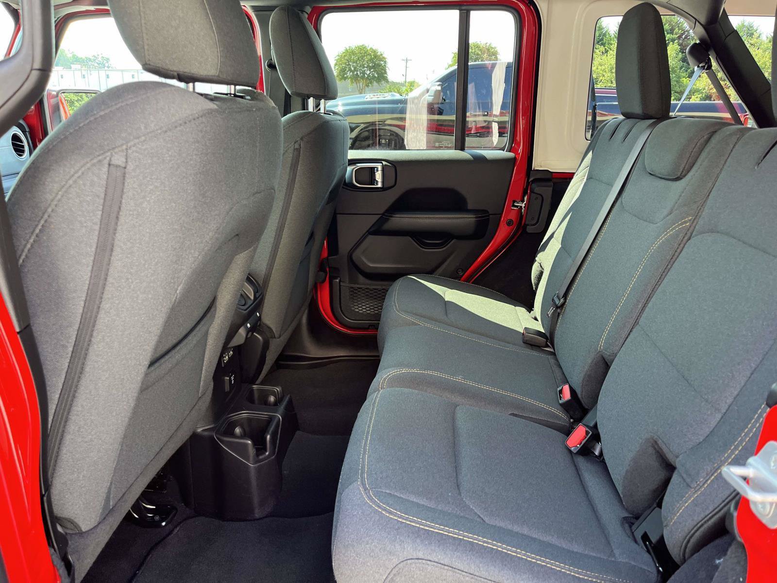 Used 2026 Jeep Wrangler Unlimited Sahara AWD/4WD image 13
