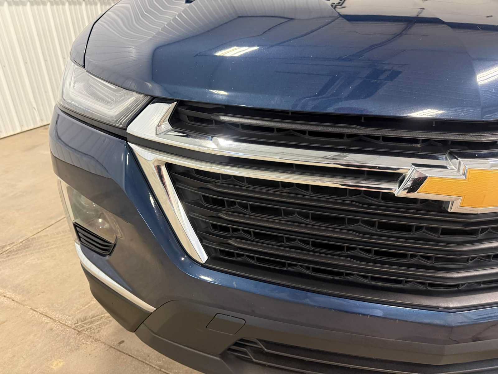 Used 2022 Chevrolet Traverse LS FWD image 4