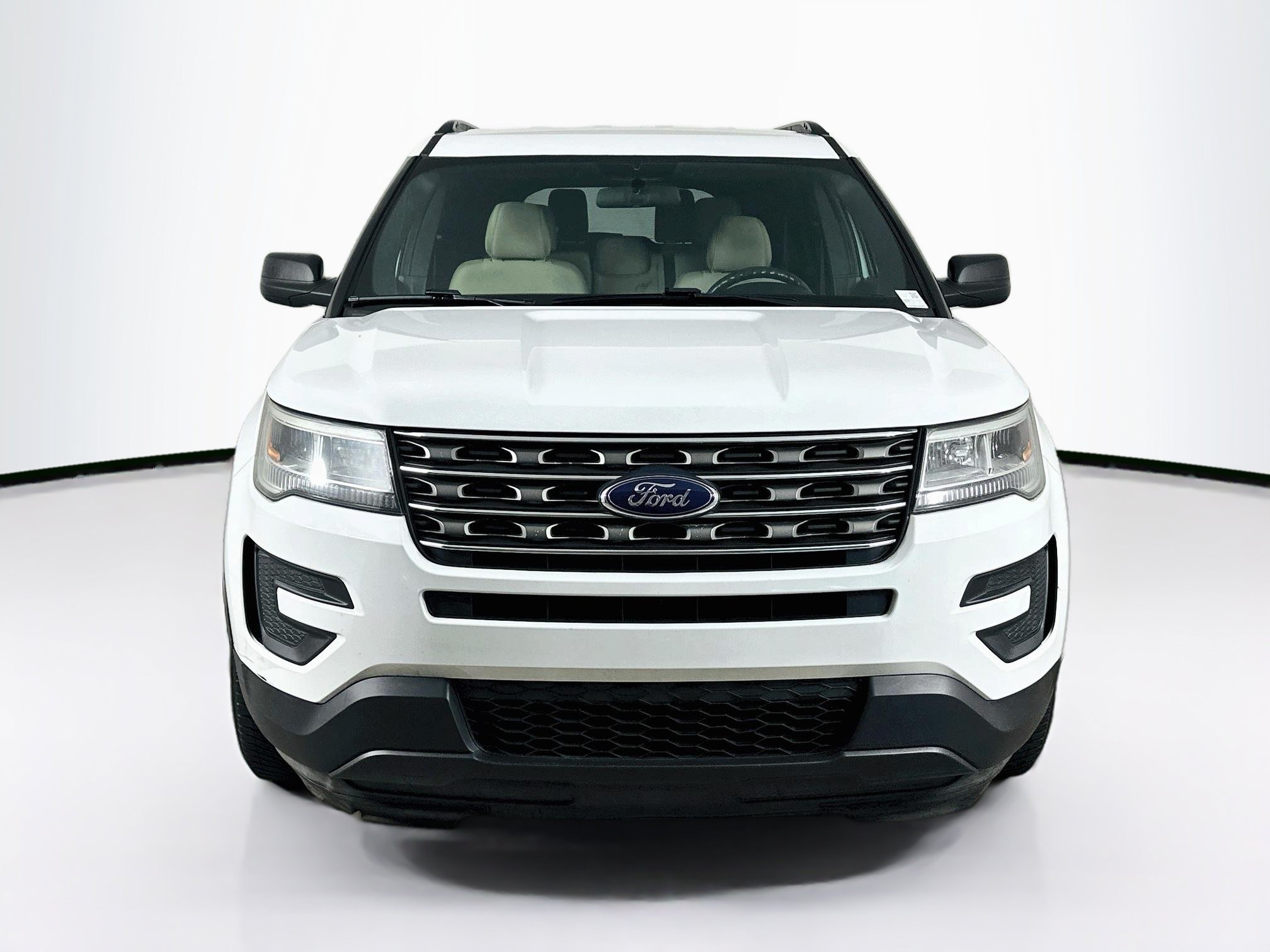 Used 2017 Ford Explorer FWD image 2