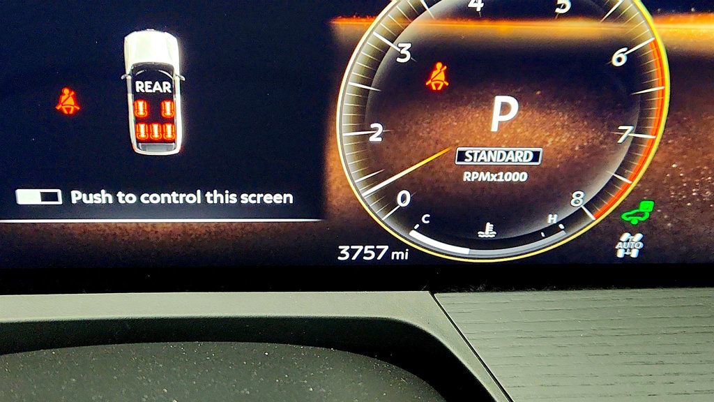 Used 2025 INFINITI QX80 Sensory image 15