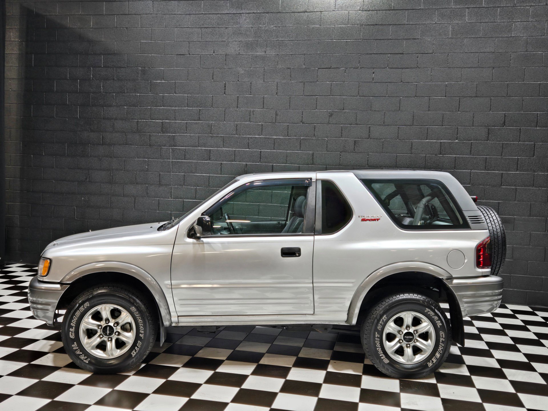 Used 2002 Isuzu Rodeo Sport image 3