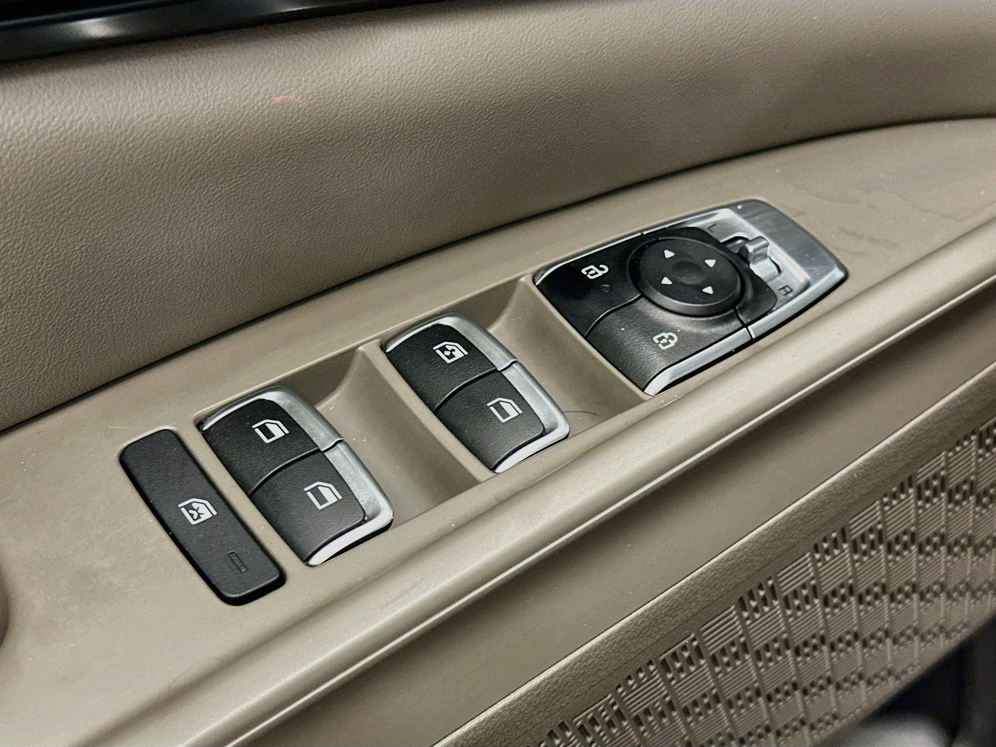 Used 2026 Kia Carnival FWD image 15