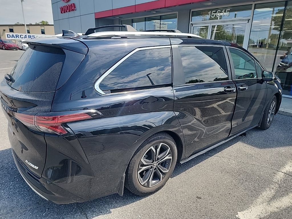 Used 2025 Toyota Sienna Platinum AWD/4WD image 4