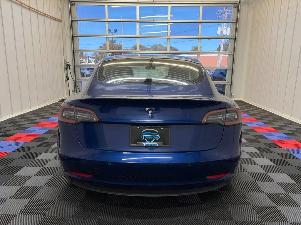 Used 2020 Tesla Model 3 Standard Range RWD image 4
