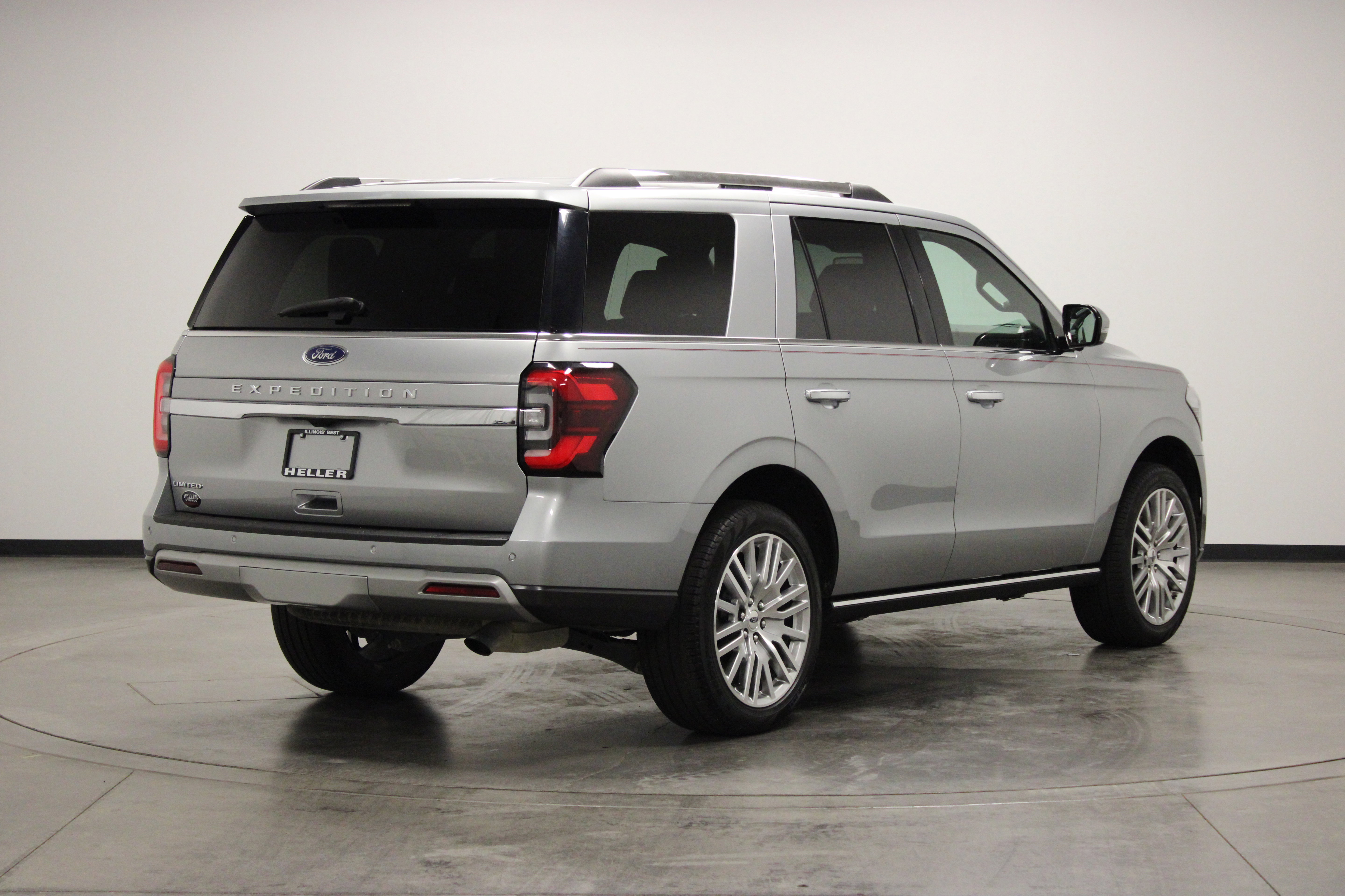 Used 2024 Ford Expedition Limited AWD/4WD image 8