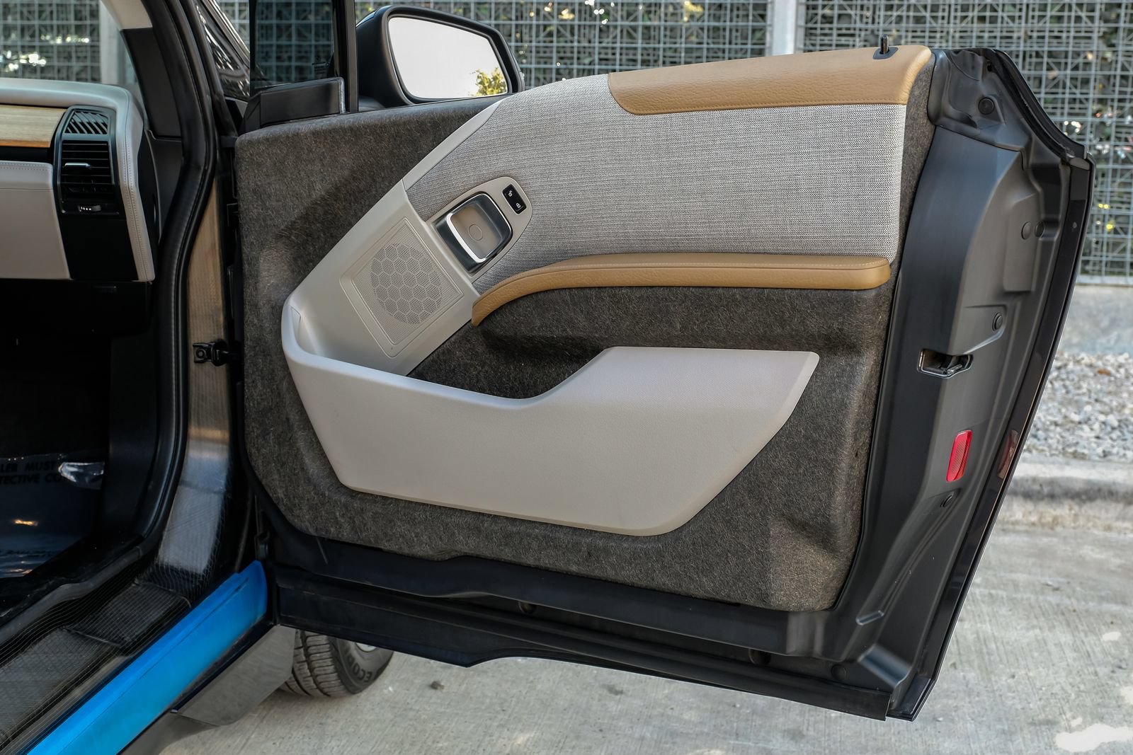 Used 2015 BMW i3 w/ Range Extender RWD image 40