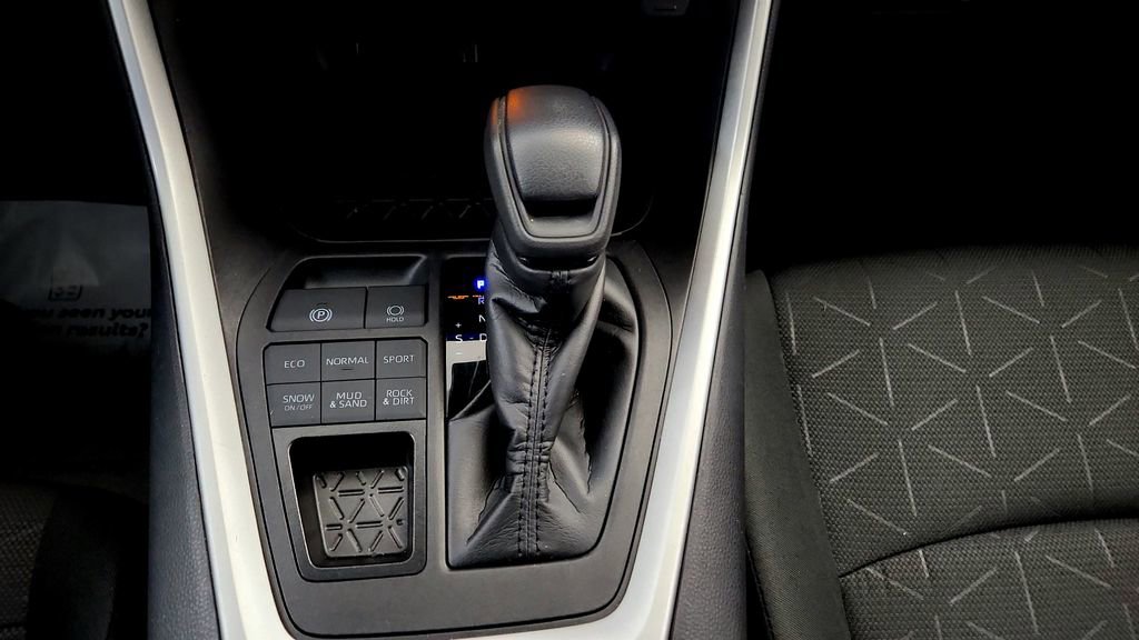 Certified 2025 Toyota RAV4 XLE AWD/4WD image 28