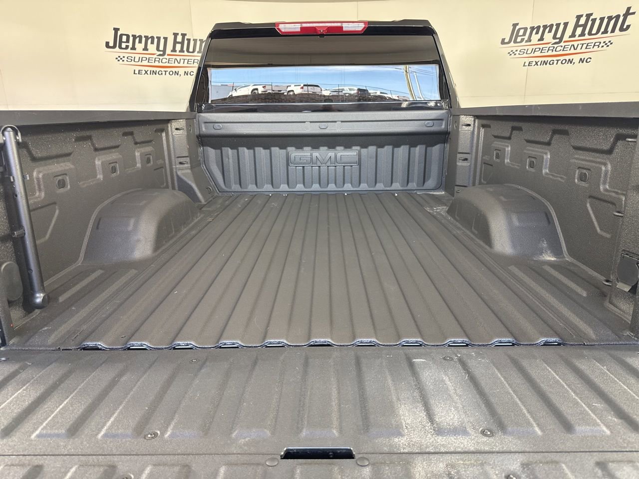 Used 2025 GMC Sierra 2500 AT4 image 23