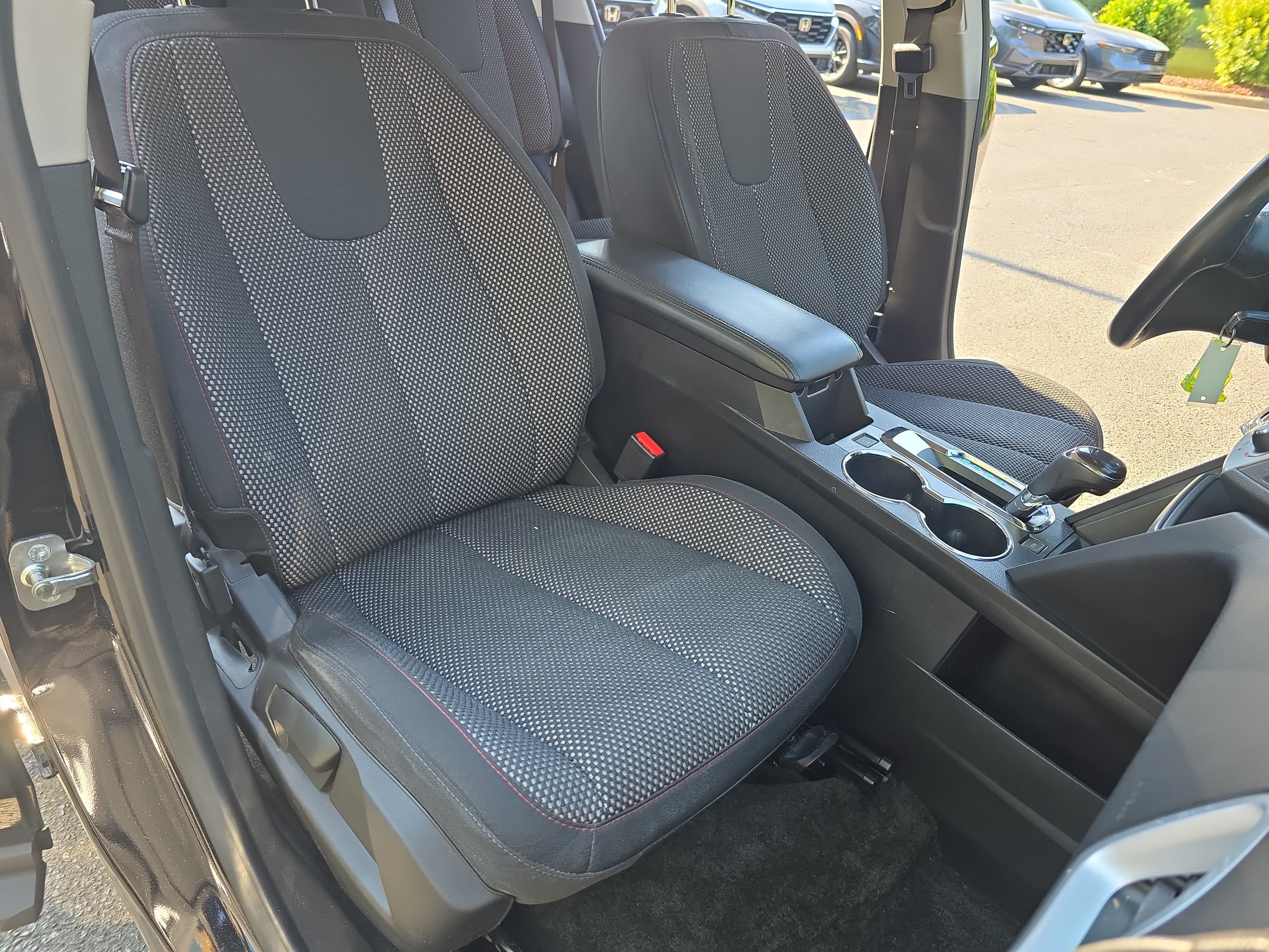 Used 2017 Chevrolet Equinox LT w/ Convenience Package FWD image 10
