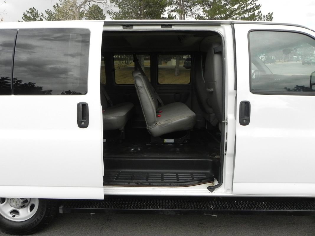 Used 2012 Chevrolet Express 3500 LS image 21