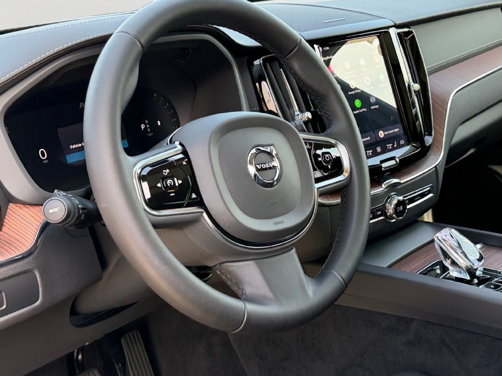 Certified 2024 Volvo XC60 B5 Ultimate w/ Protection Package Premier AWD/4WD image 18