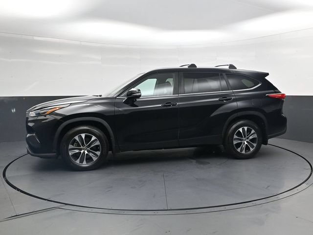 Used 2023 Toyota Highlander XLE AWD/4WD image 8