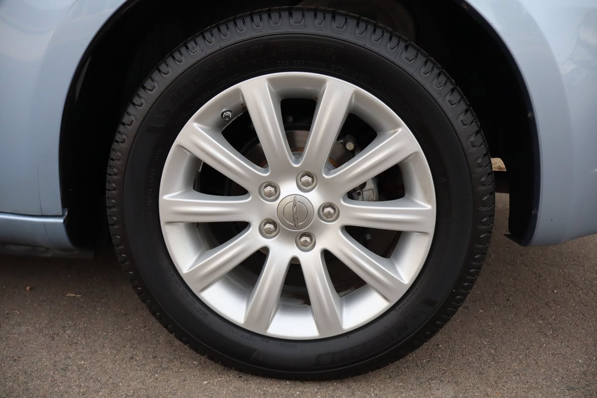 Used 2014 Chrysler 200 Limited FWD image 40